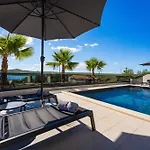 S Villa