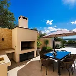 S Villa