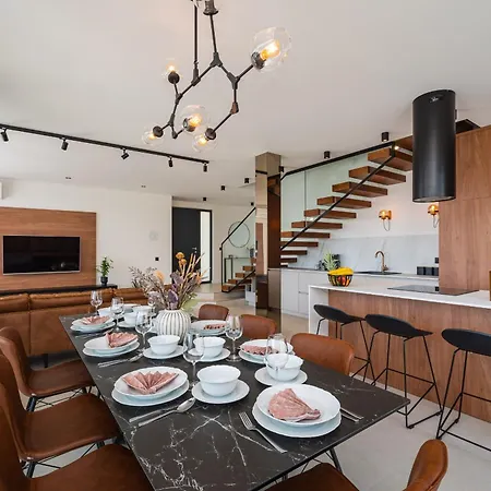 Villa S