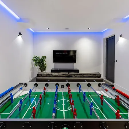 S Villa *