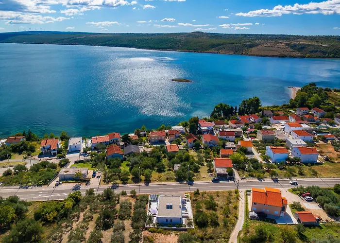 S Вилла *